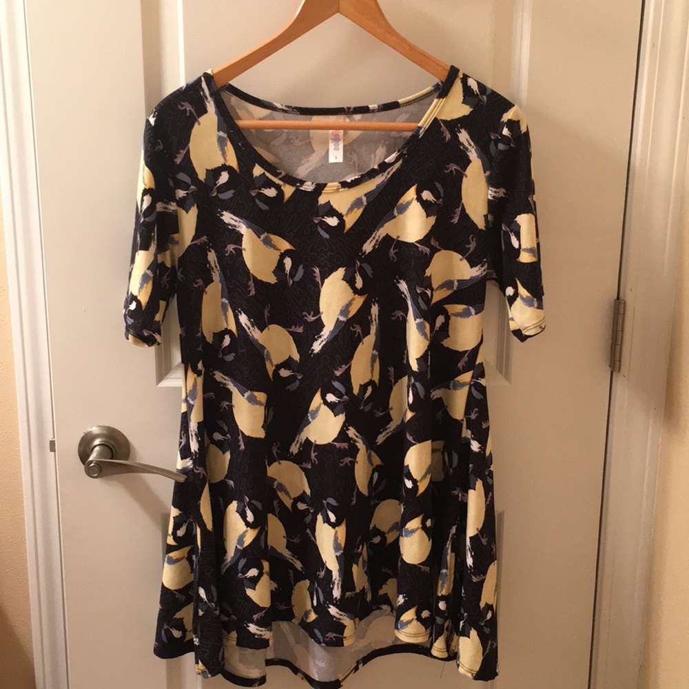Women’s LulaRoe shirt size S